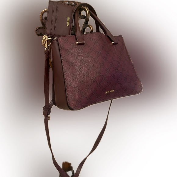 EUC Nine West handbag w/ cardholder wallet - Picture 2 of 9